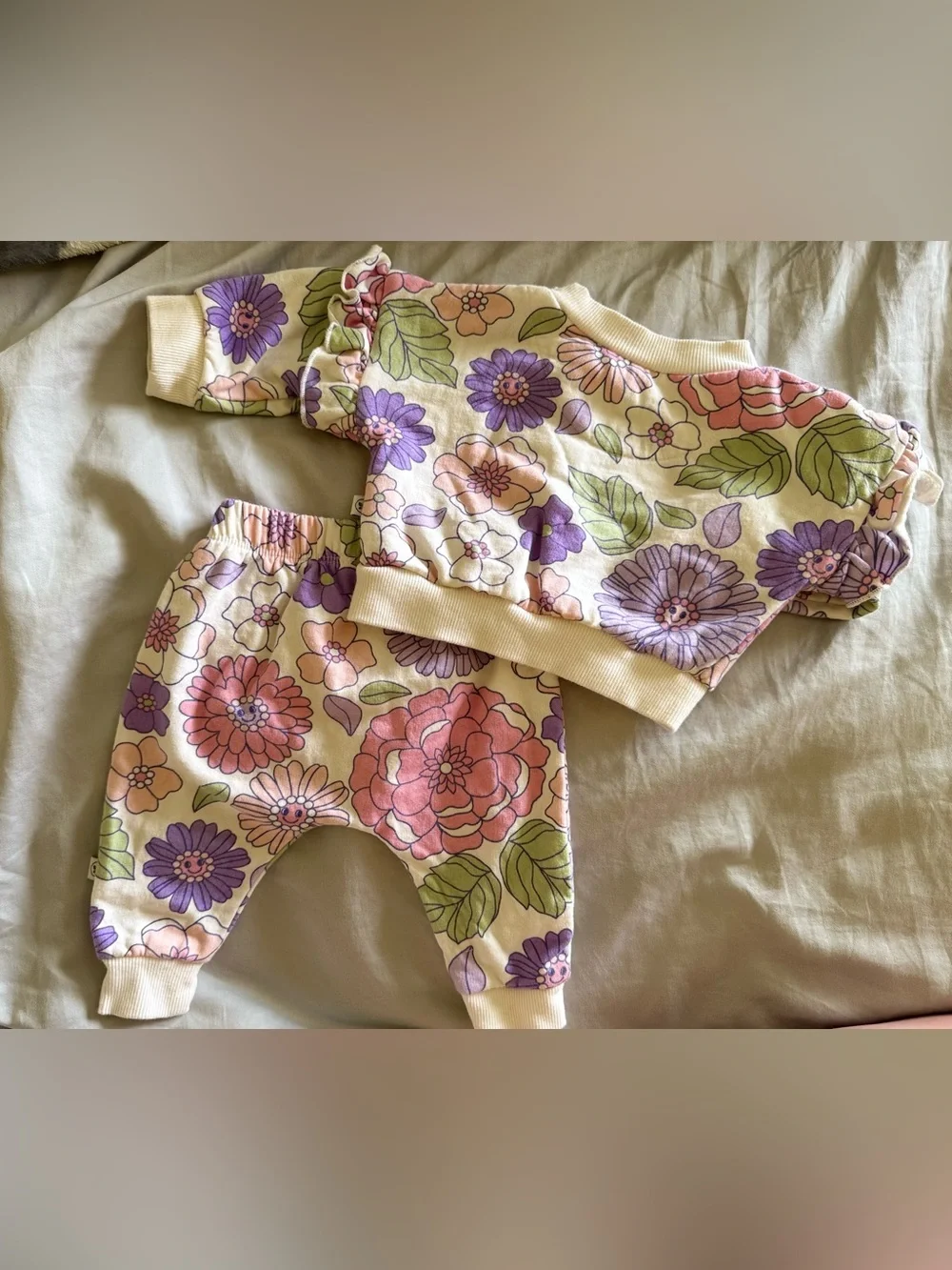 NWOT Honest Company 2pc Retro Floral Sweatshirt Jogger Set Organic NB